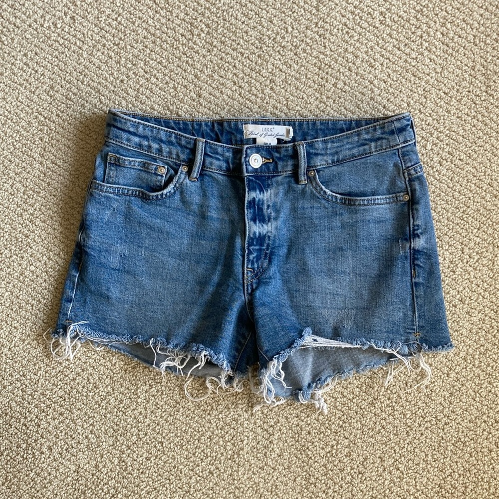H&M L.O.G.G. Jean Shorts Denim Style Blue 3” Shag Cutoff Size 8 Like New MIDI